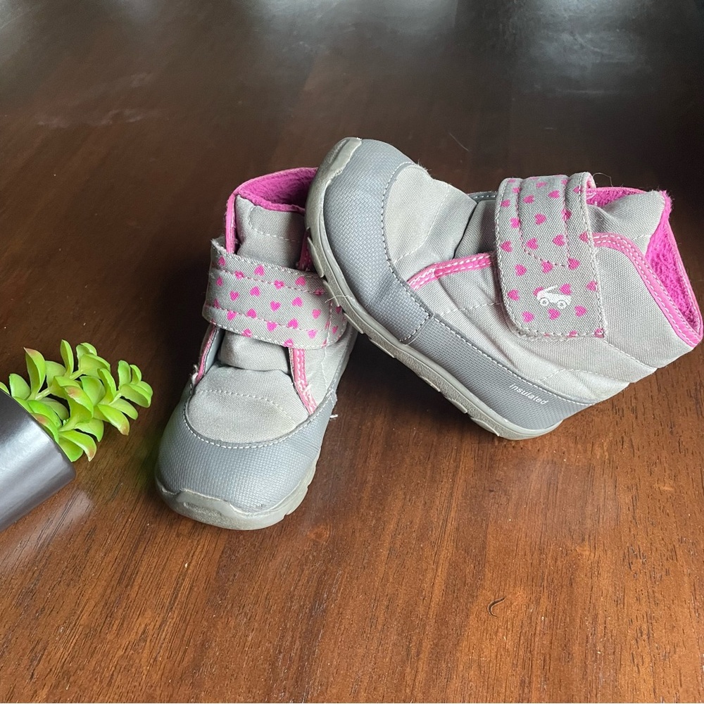 See Kai Run Grey Boots With Pink Hearts Size 9